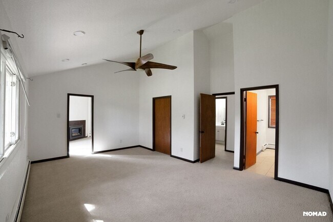 Building Photo - Spacious 4BR Condo in Evergreen