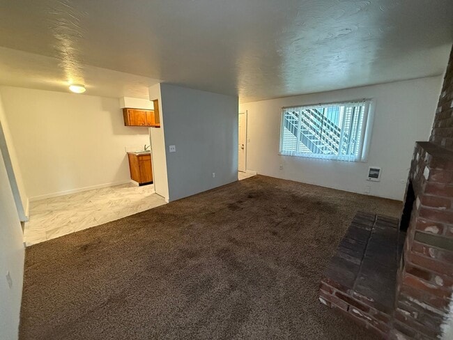 Interior Photo - 943 East Augusta Avenue