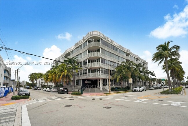 Building Photo - 210 W Park Dr