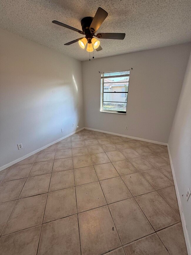 Building Photo - 1183 White Pine Dr