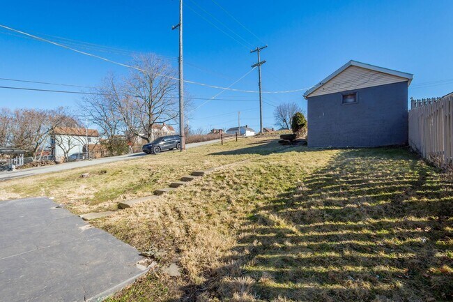 Building Photo - 701 Monterey St