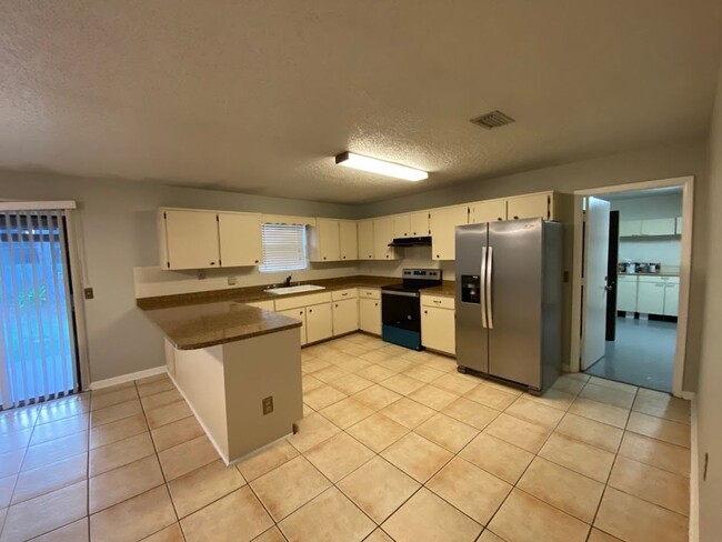 Building Photo - 3 Bedroom 2 Bath Home in Edgewater for RENT!