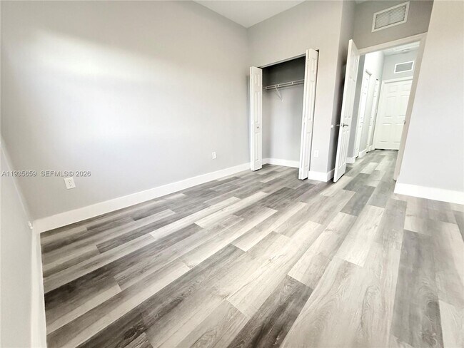 Building Photo - 134 SE 28th Ter