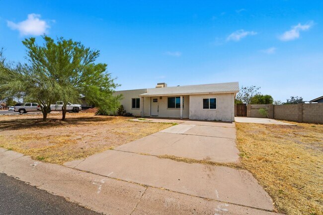 Building Photo - Discover this beautifully renovated 3-bedroom, 2-bath home in Mesa, AZ!