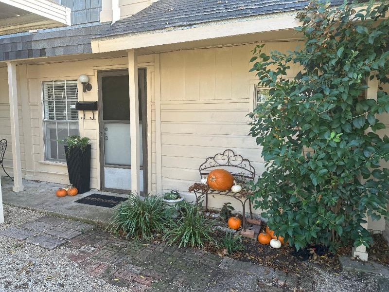 Building Photo - 10220 Marsh Ln