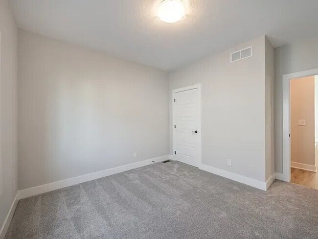 Building Photo - Spacious 4-Bedroom Home in Quiet Polk City...