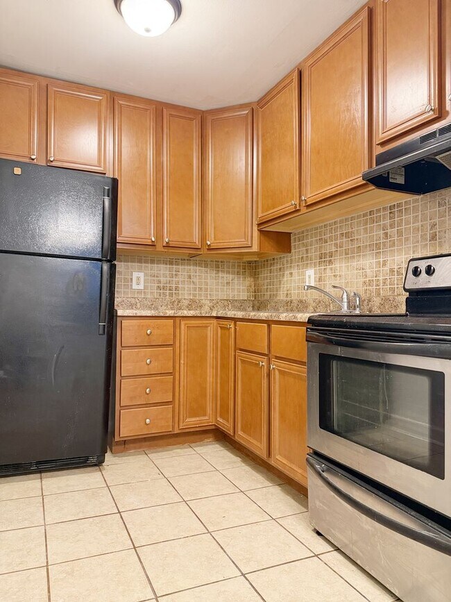 Building Photo - 607-609 Cypress St