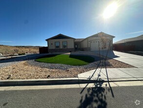 Building Photo - Beautiful single story -Cold Springs