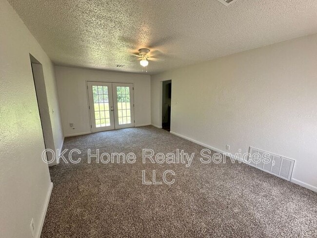 Building Photo - 4117 N Libby Ave
