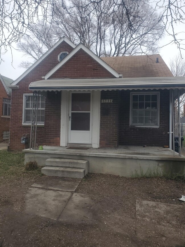Primary Photo - 8544 Roselawn St