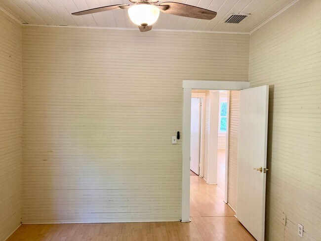 Building Photo - Crystal River Cottage!