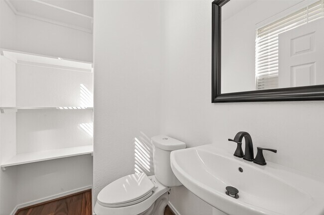 Building Photo - 10949 Cannes Memorial Dr