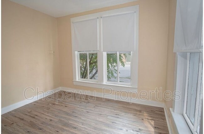 Building Photo - 111 S Olive St