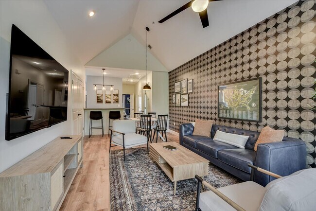 Building Photo - 351 Landing Dr