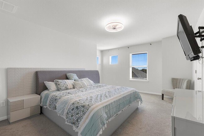 Building Photo - 3201 E College Park Dr