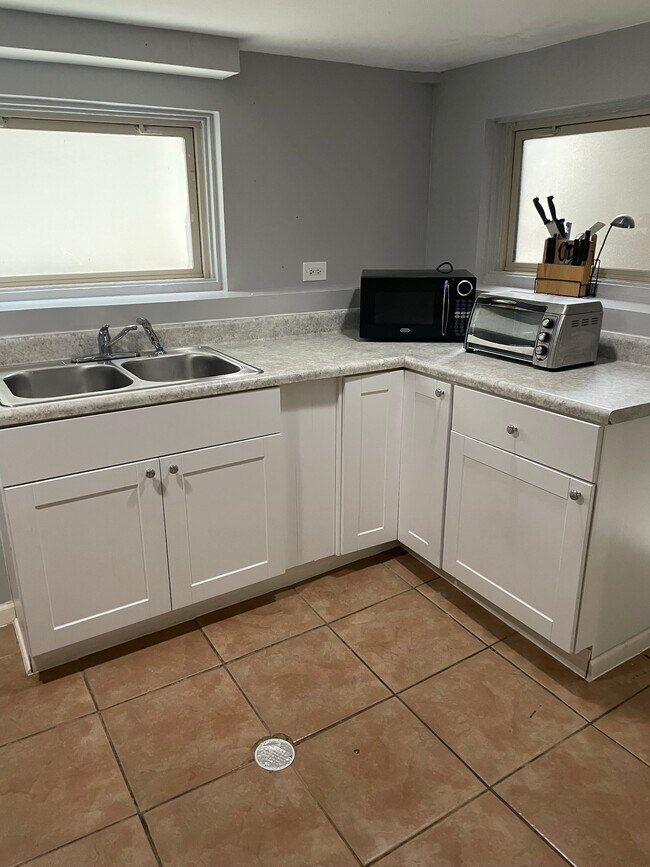 4545 N Lawndale Ave 4545 N Lawndale Ave Chicago IL 60625 Apartment