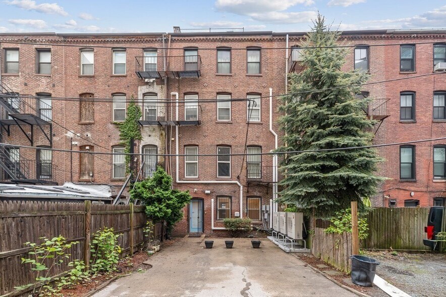Building Photo - 85 E Brookline St