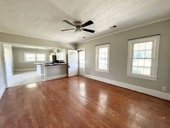 Building Photo - 784 S Sandy Hook Rd
