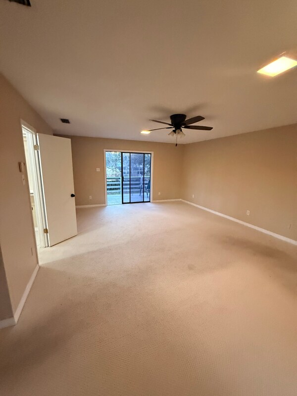 Building Photo - 2004 Pine Needle Dr E