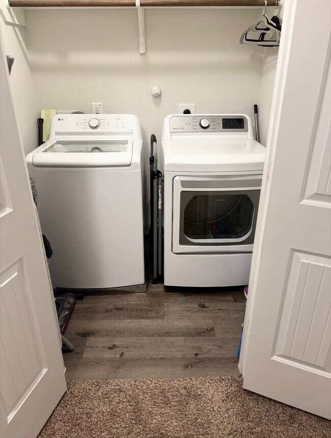 Building Photo - 17607 Desmond St