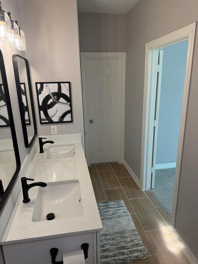 Building Photo - 10366 Panther Point Dr