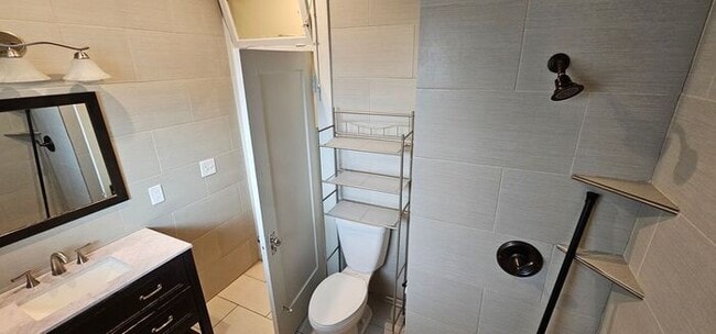 Building Photo - 2 bed 1 bath plus office/Den room, Downtown Reno, UNR. Duplex FOR RENT!