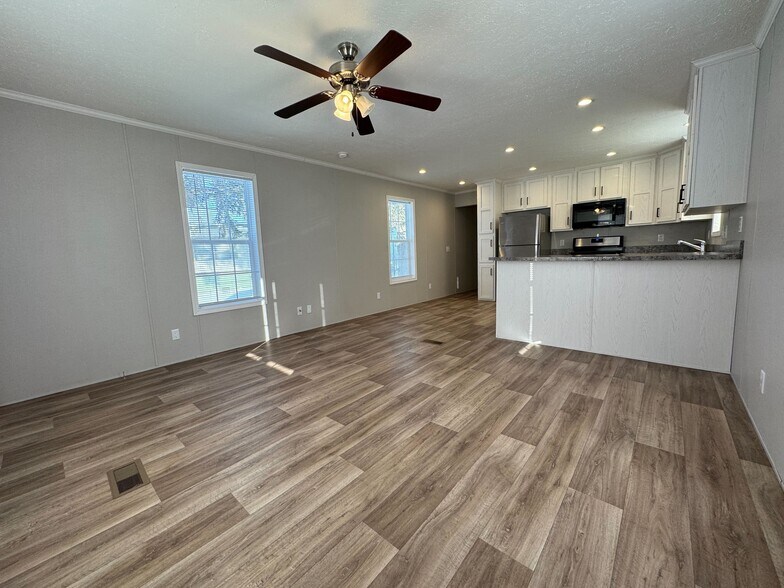 Building Photo - 2002 Heron Dr NW