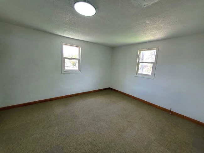 Building Photo - 919 Oneida St