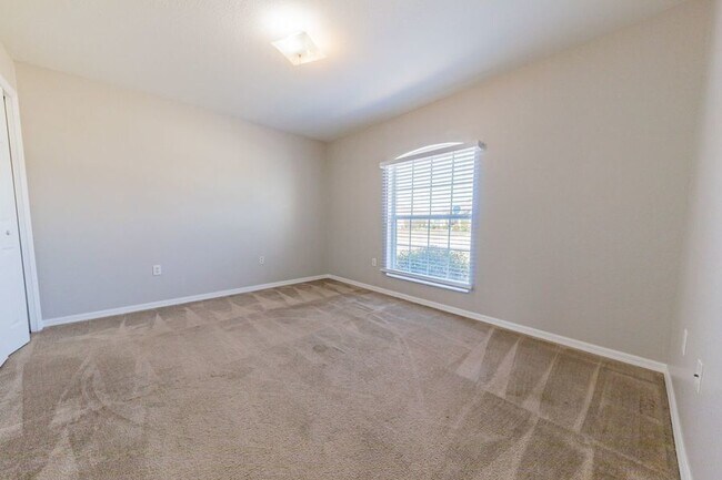 Building Photo - 440 Savanna Pointe St