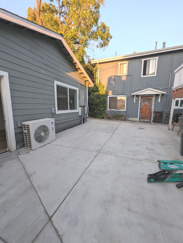 Building Photo - 438 48th St