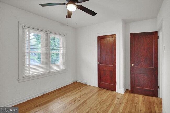 Building Photo - 23 Trebor Pl