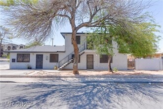 Building Photo - Cozy 2-Bedroom Home – Comfortable & Conven...