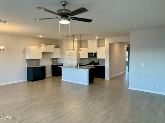 Building Photo - 7500 Enchanted Ridge Dr