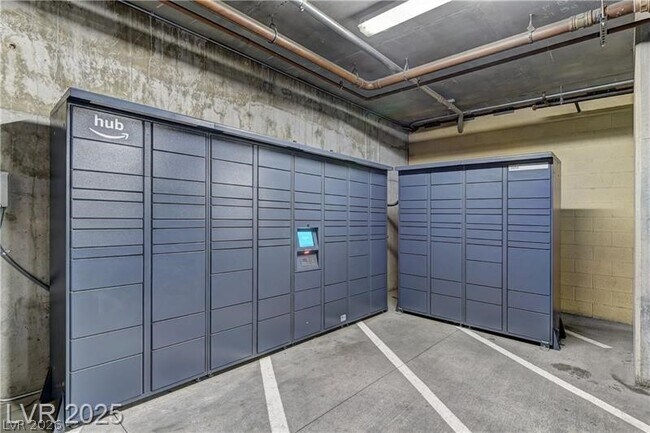 Building Photo - 353 E Bonneville Ave