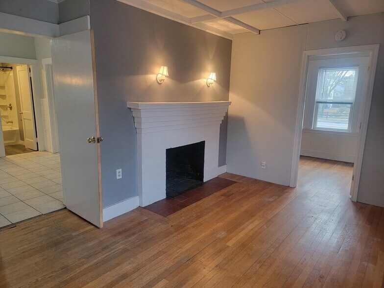 Building Photo - 1054 Washington St