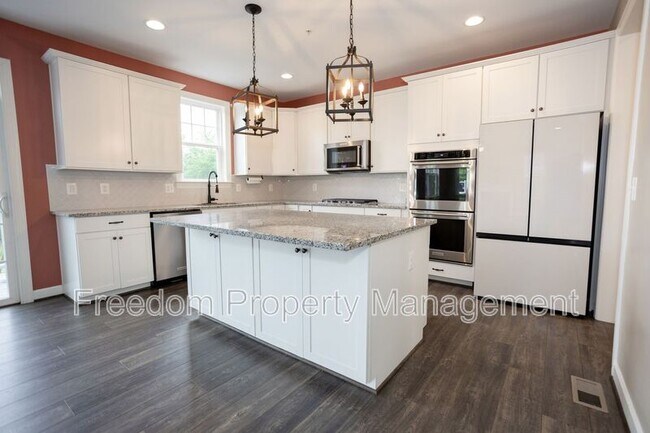 Building Photo - 2425 Morgans Point Dr