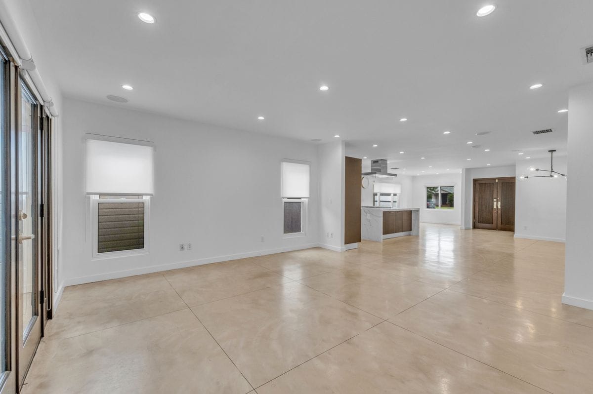 Building Photo - 4925 Nagle Ave