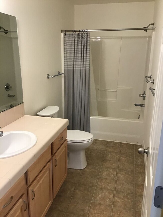 Building Photo - 2 Story Townhouse in Bend