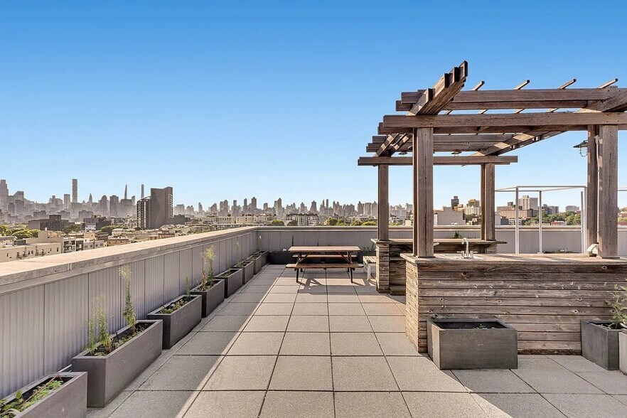 Building Photo - 30-50-50 21st St