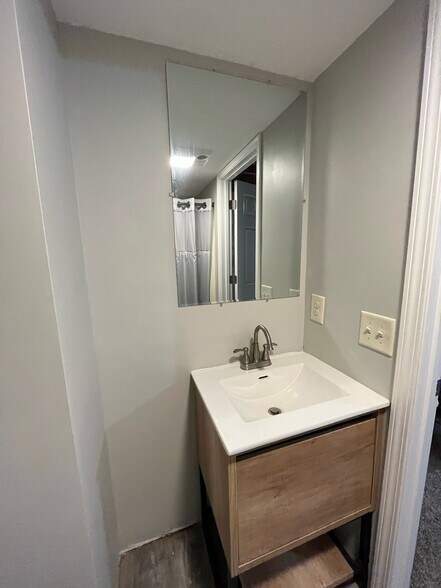 Basement Bathroom - 5727 E Freedom Ln
