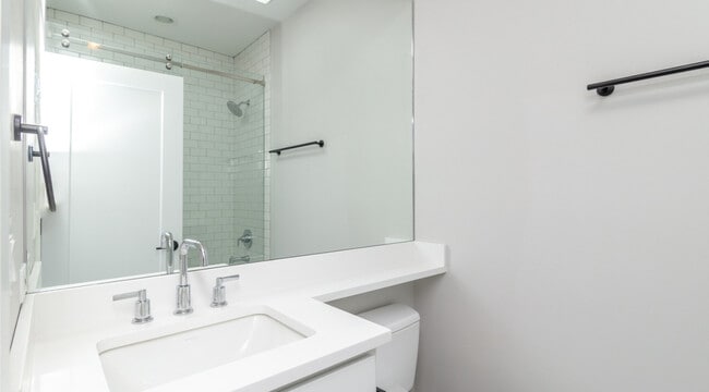 Building Photo - 2639 N Wayne Ave