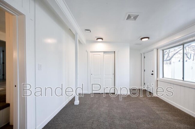 Building Photo - 34 N Terrace Dr