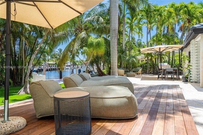 Building Photo - 2500 Bayview Dr