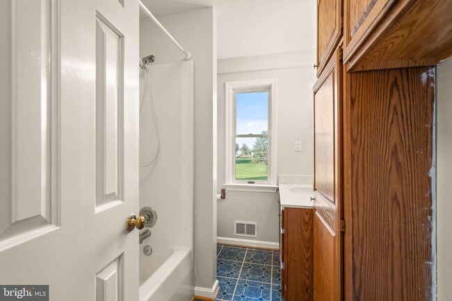 Building Photo - 318 Evergreen Mills Rd