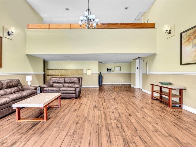 Building Photo - 220 Lakeview Dr