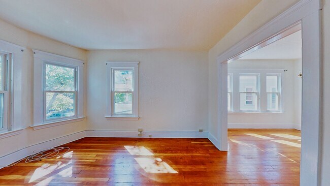 Building Photo - [In-Unit Laundry; Garden] Townhouse-Style Living, with Historical Details & Parking!