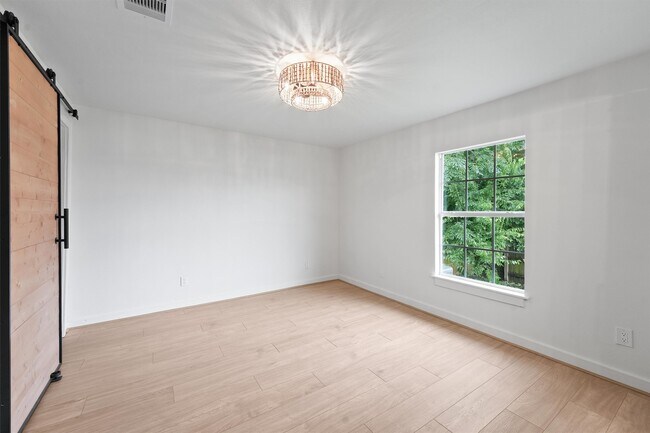 Building Photo - 4027 Ursuline St