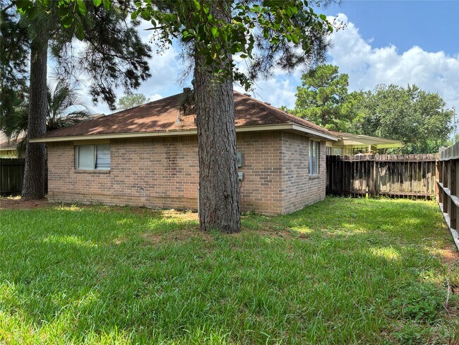 Building Photo - 16230 Cutten Rd