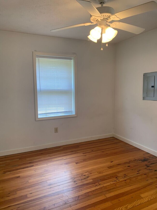 Building Photo - 718 Poplar Grove Rd