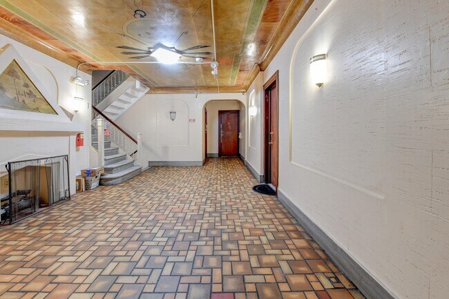 Building Photo - 901 Grand Ave